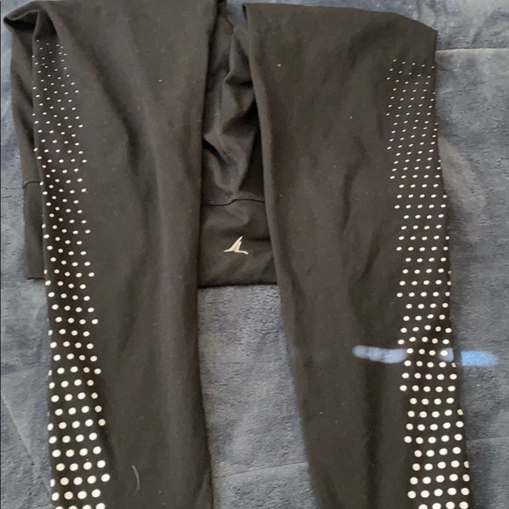 Black leggings with white dots on side